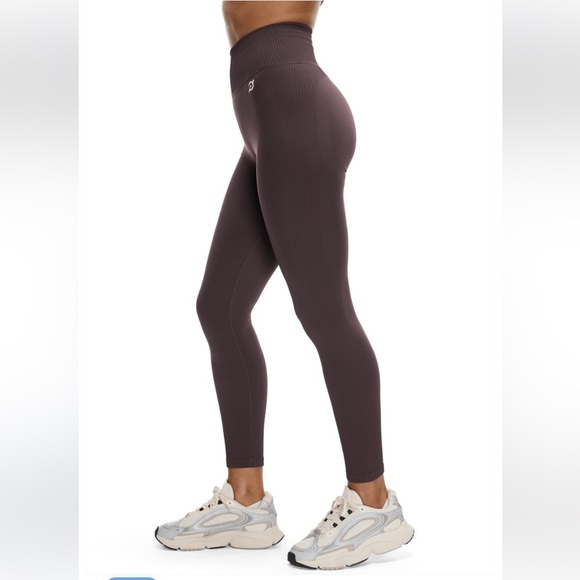 Peloton Seamless High Rise Leggings Raisin XS/S NWT - Picture 1 of 11